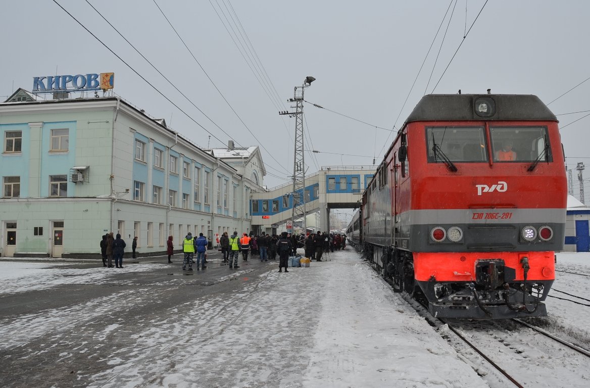 Нижний киров поезд ржд. Пинюг Киров. Электричка Глазов Киров. Поезд Киров. Электричка Киров.