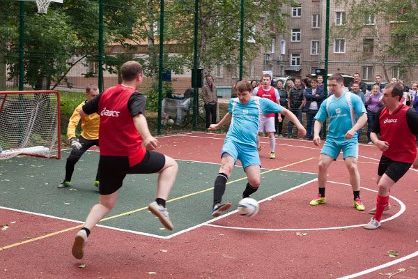 Спортивная киров. Киров футбольные площадки бесплодия. Рисовать СУПЕРСТРОЙ Киров футбол.