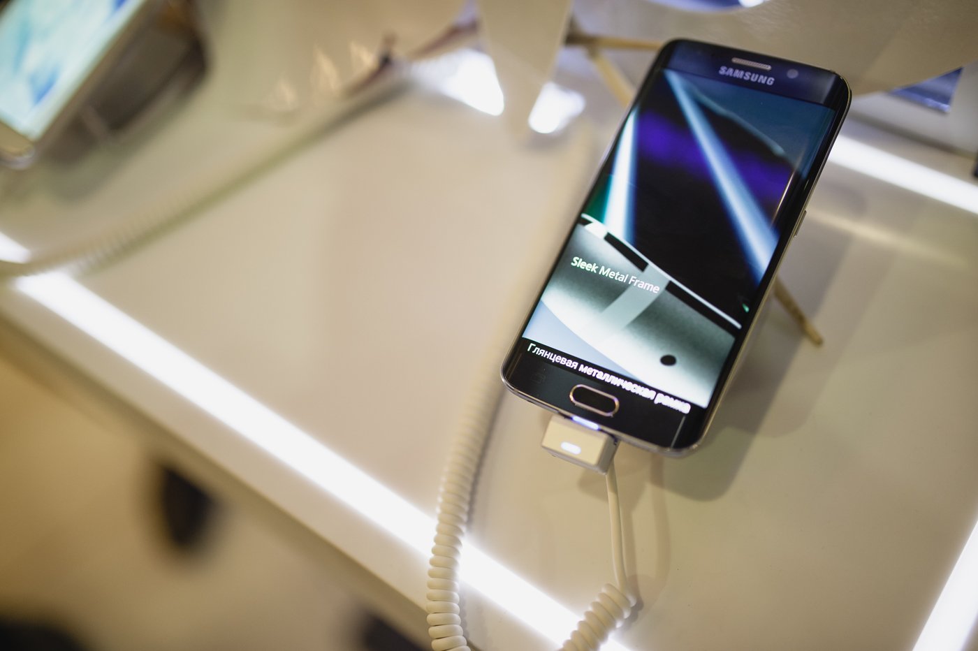 Билайн» в Кирове дал старт продаж нового поколения смартфонов Samsung  Galaxy S6 и Galaxy S6 edge