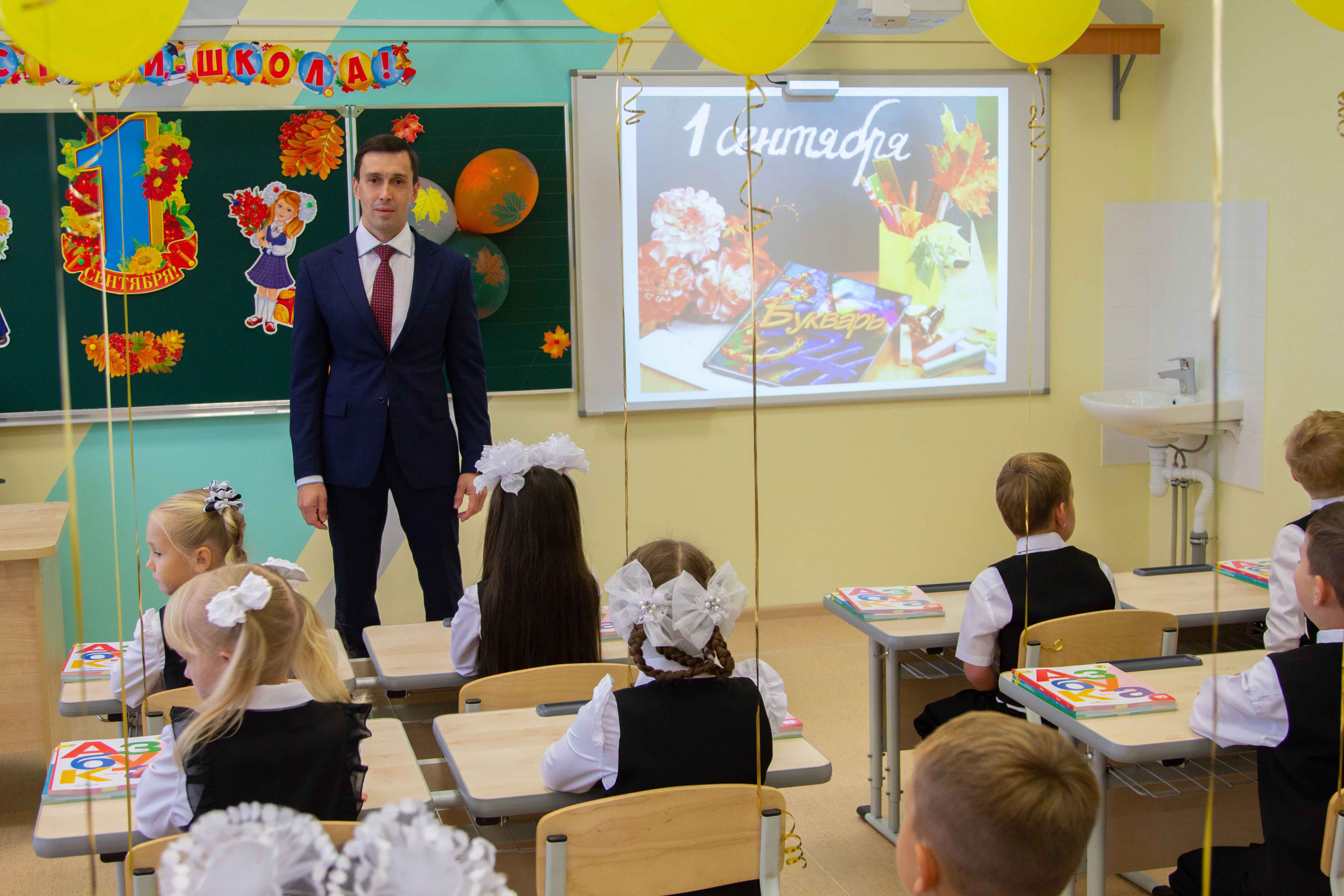 Наш класс взял шефство над малышами. Шефство над первоклассниками. Школа 26 Киров. Шефство за 1 классом. План шефство над первоклассниками.