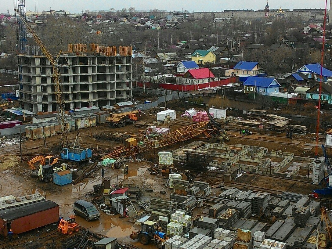 В Кирове упал башенный кран