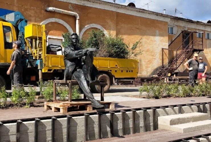 Памятник Грину в Слободском стал победителем международной премии «Золотой Трезини»
