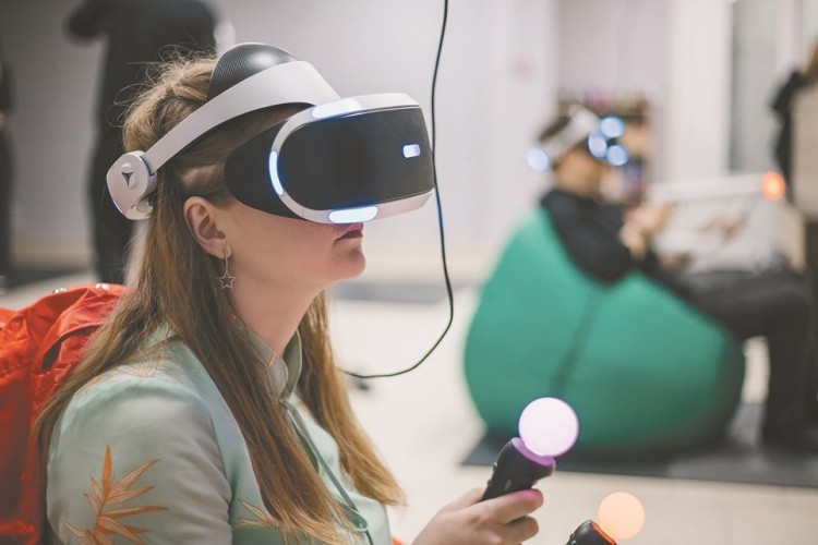 Деньги из шлема: как в Кирове развиваются технологии виртуальной реальности в сфере развлечений