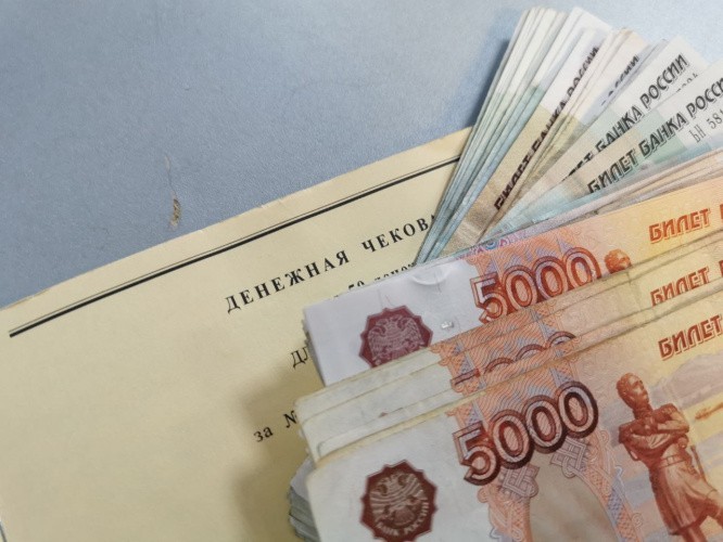 Половина работников Кировской области не получает премий