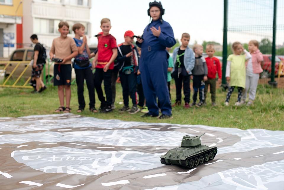 Маленькие жители Октябрьского района в игровой форме знакомятся с историей Великой Отечественной войны