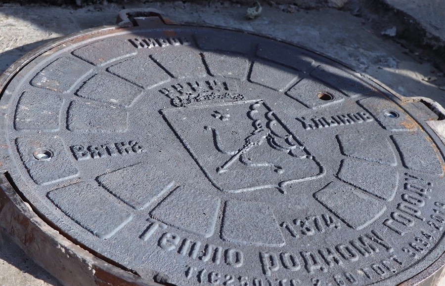 «Т Плюс» установила в Кирове 188 люков с гербом города «Т Плюс» установила в Кирове 188 люков с гербом города