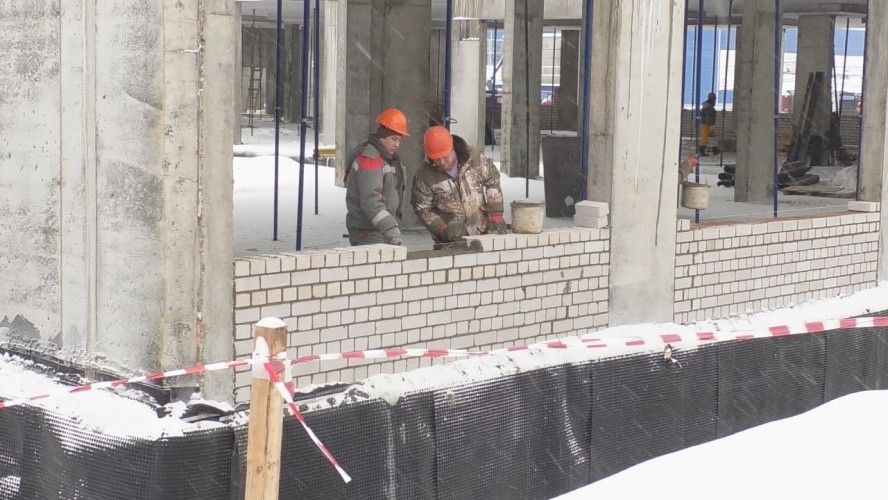 Администрация Кирова проверила школы, которые в Кирове строит «Монолит»