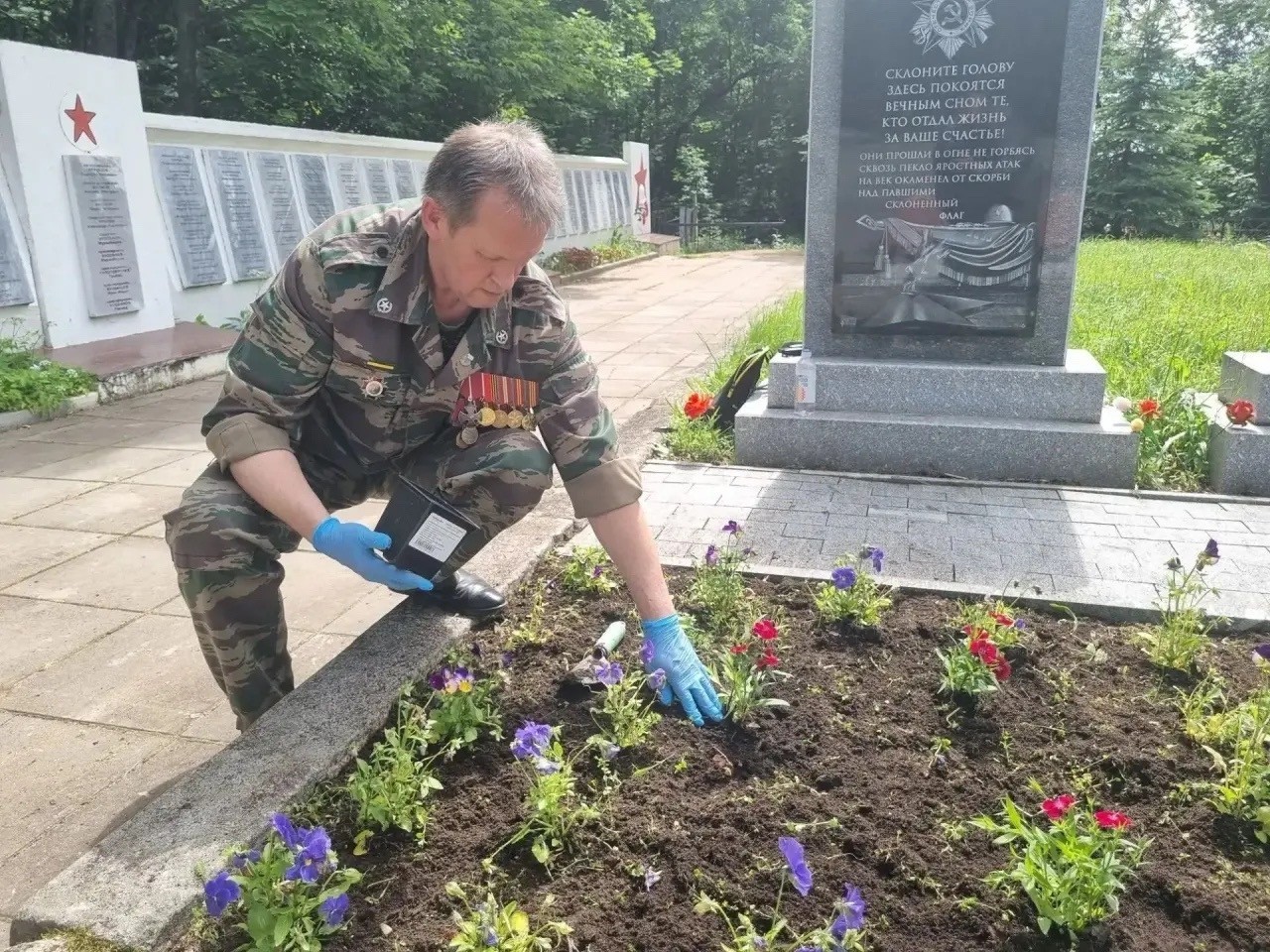 Константин Помаскин: «Мемориал – символ связи Кирова и Ленинграда» Константин Помаскин: «Мемориал – символ связи Кирова и Ленинграда»
