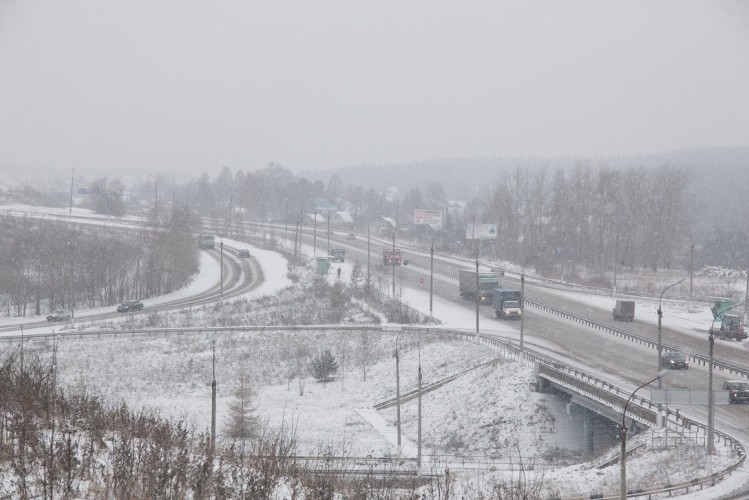 Из-за снегопада в Кировской области на 16 часов ограничивают движение большегрузов