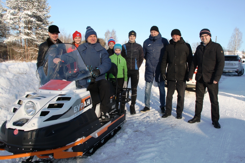 Рахим Азимов подарил снегоход спортшколе Оричевского района
