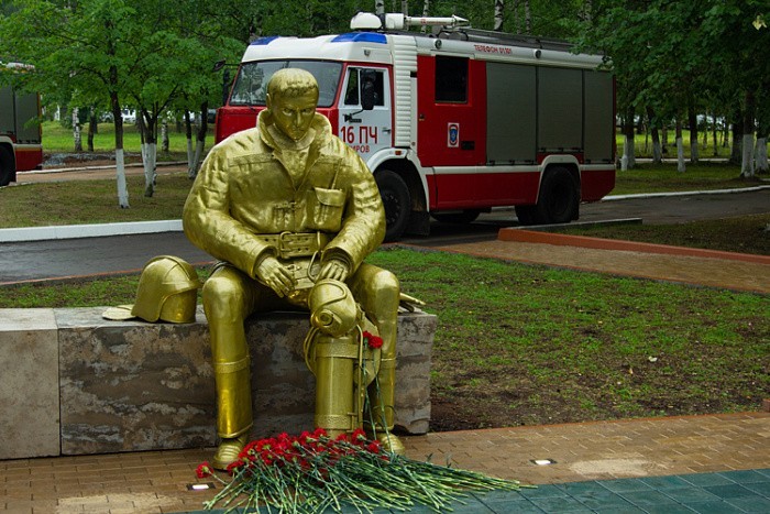 Губернатор поздравил кировских сотрудников пожарной охраны с профессиональным праздником