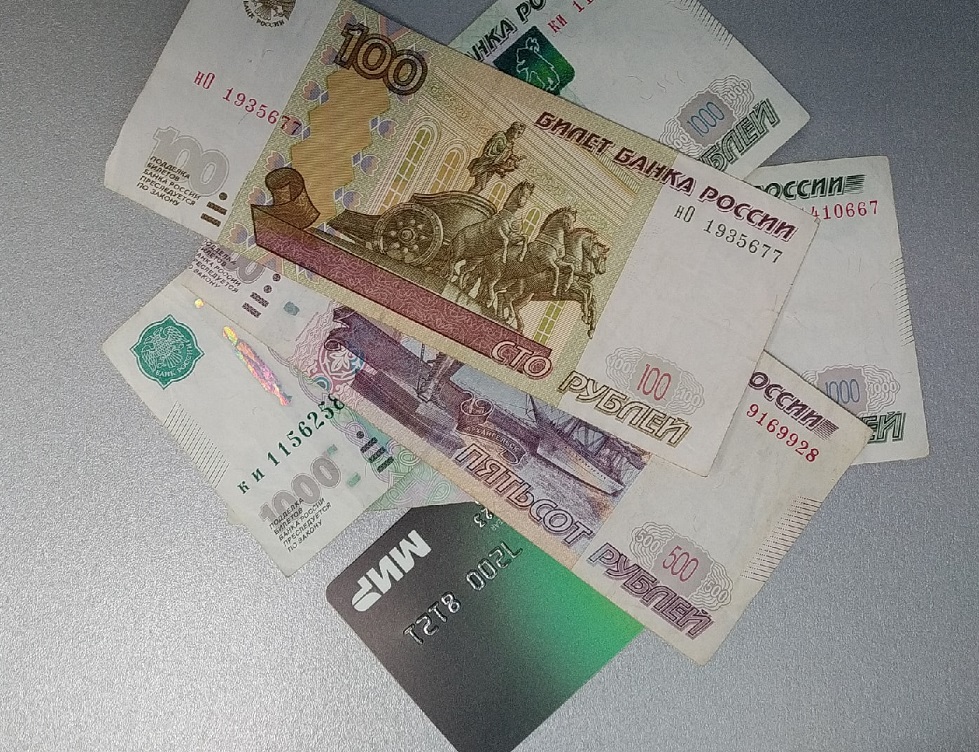 В Кировской области объем операций по банковским картам превысил 300 млрд рублей