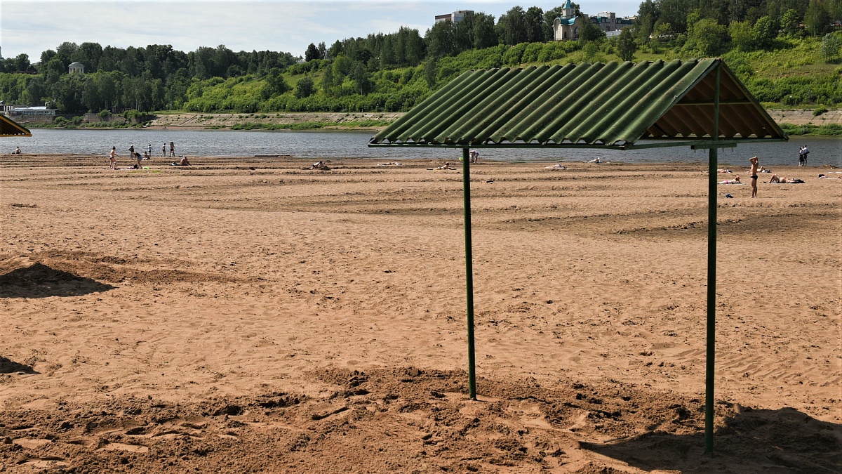 В Кирове открыли городской пляж, но купаться в Вятке не советуют