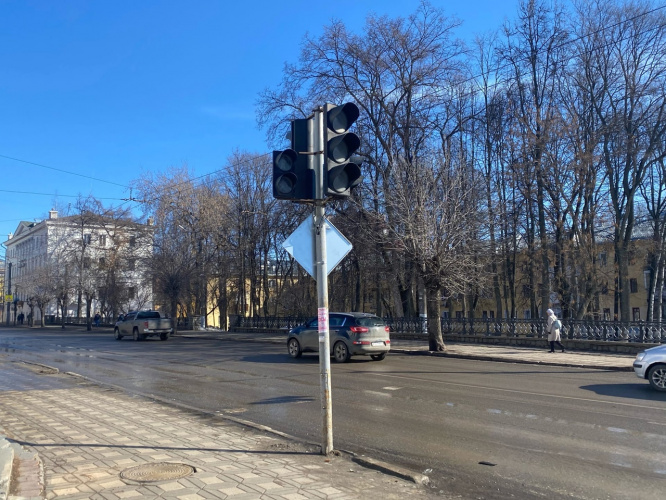 «Там полный ад»: все светофоры Кирова обслуживают 2 человека
