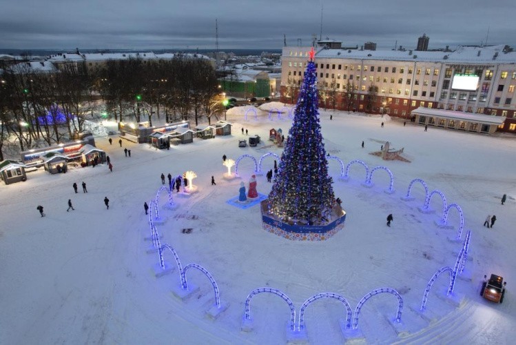 Сегодня в Кирове на Театральной площади откроется новогодний городок 