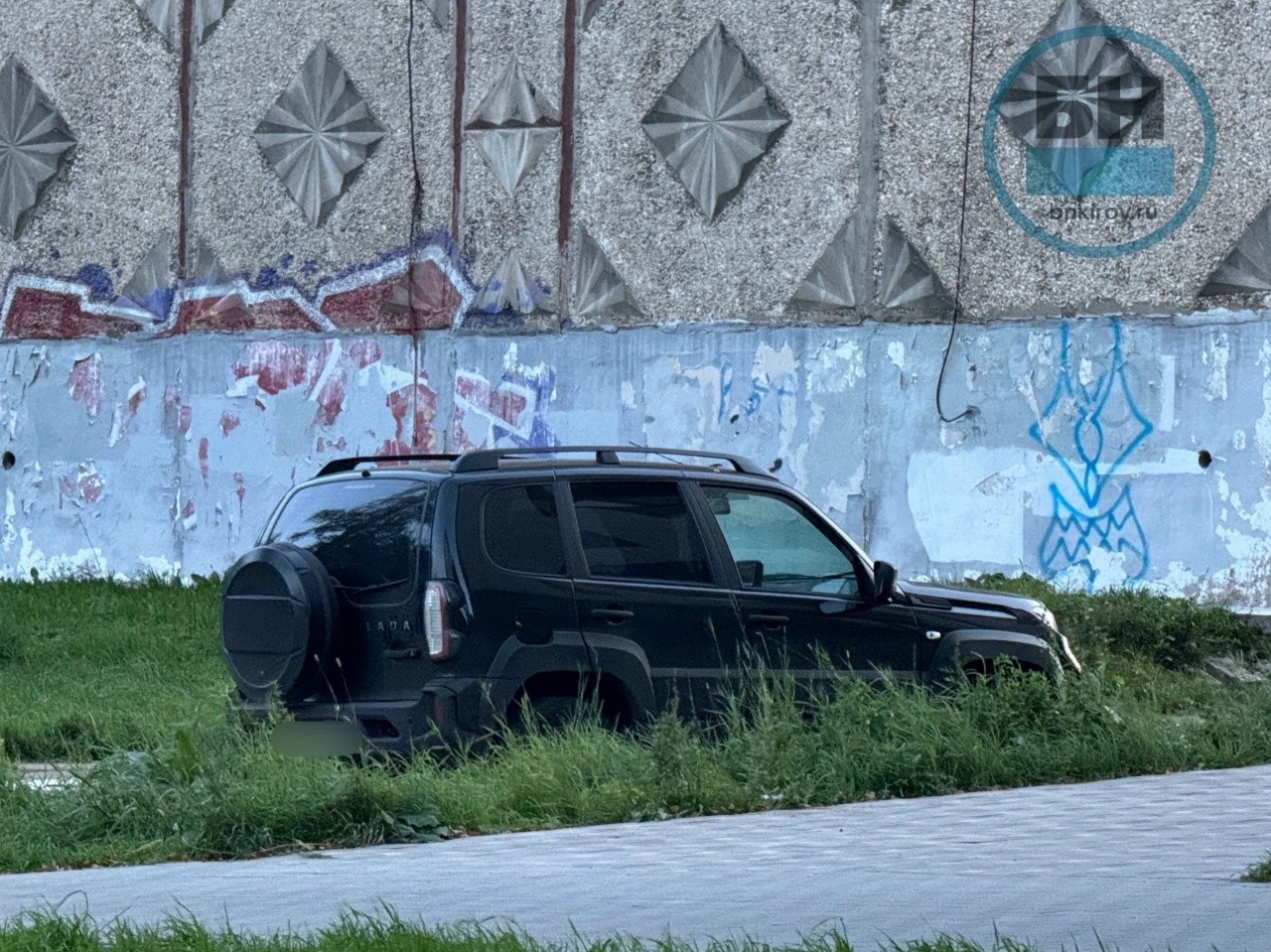 В Первомайском районе Кирова выявили 68 случаев парковки на газонах В Первомайском районе Кирова выявили 68 случаев парковки на газонах