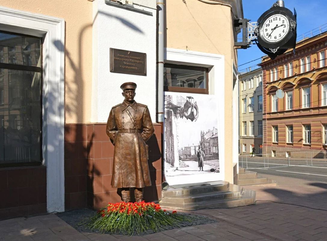В Смоленске открыли памятник постовому советской милиции сержанту Викторину Курицыну