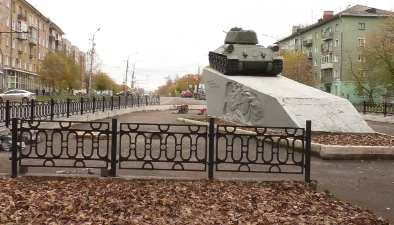 Ситчихин: я бы порекомендовал администрации города снести забор у танка и не позориться
