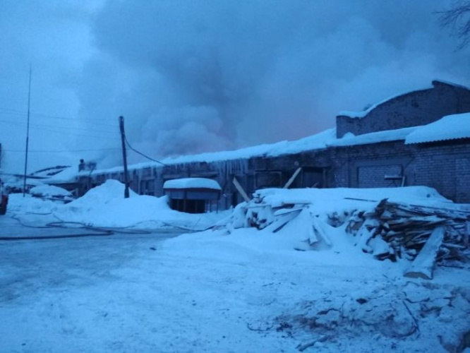 В Омутнинске в муниципальном гараже сгорели автобусы для перевозки местных жителей