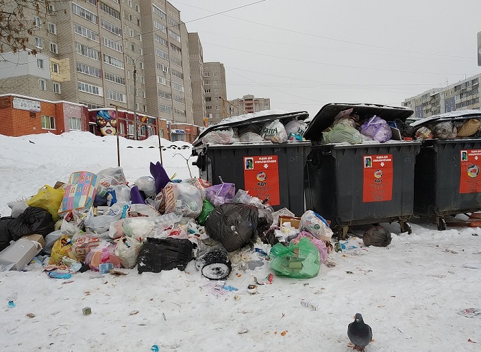 Титов предостерег о нецелевых тратах при мусорном коллапсе в Кирове