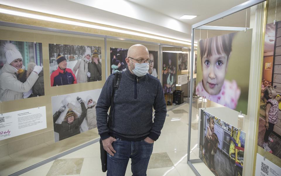 Портрет 4-летней кировчанки с редким заболеванием представлен на выставке в Совете Федерации