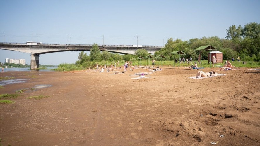 В Кирове открыли муниципальный пляж у старого моста