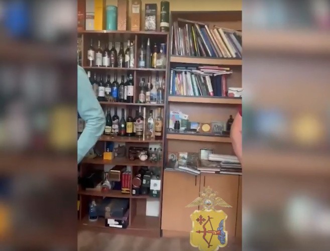 В Кирове полиция изъяла у «предпринимателя» более 1500 литров незаконного алкоголя
