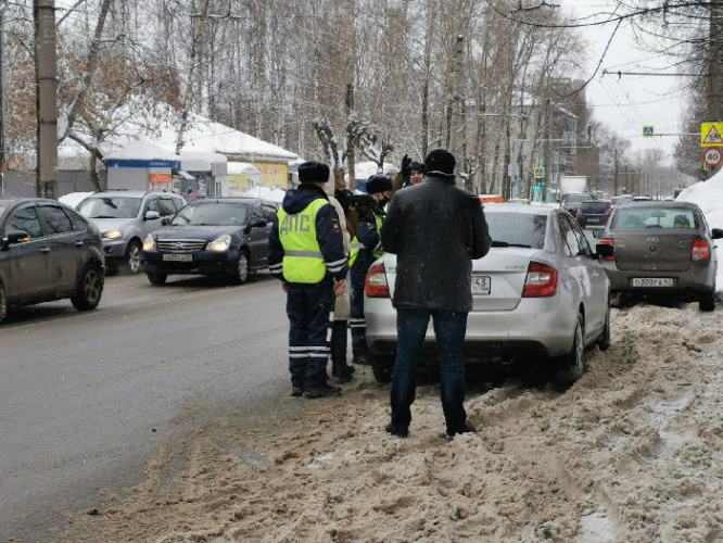 Кировских водителей предупредили о проверках на дорогах и штрафах