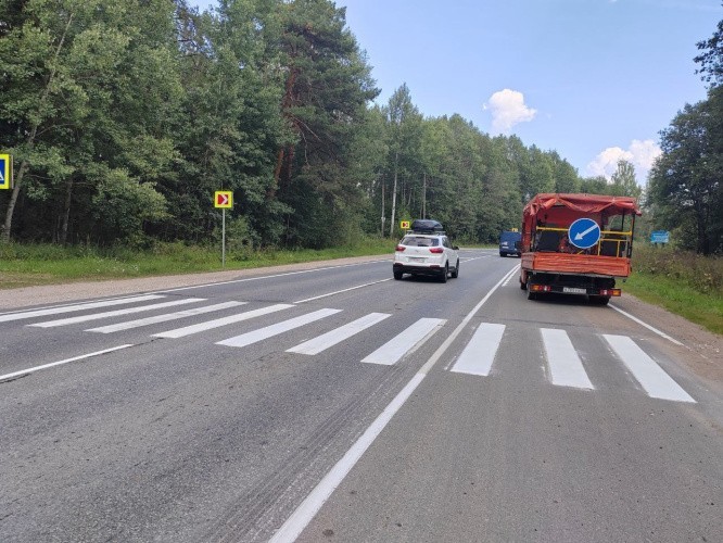 На дорогах Кировской области наносят дорожную разметку