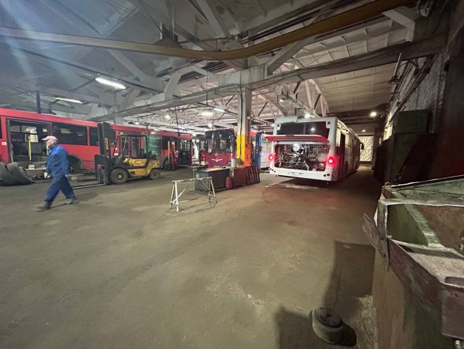 Симаков внепланово проверил процесс мойки и ремонта автобусов на АТП