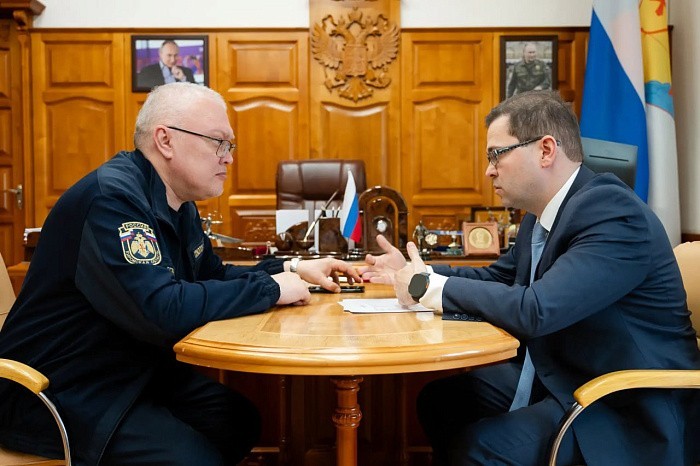Соколов и Веснин обсудили вопрос приобретения автобуса для хоккеистов Соколов и Веснин обсудили вопрос приобретения автобуса для хоккеистов