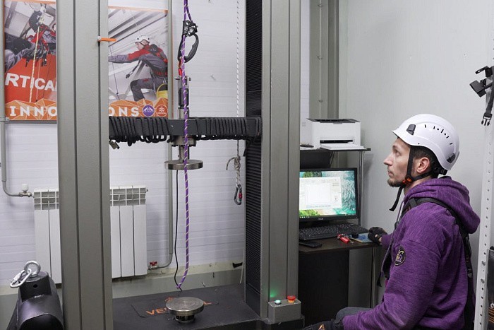 Экипировку для российских участников Олимпиады-2026 выпустит кировская компания Экипировку для российских участников Олимпиады-2026 выпустит кировская компания