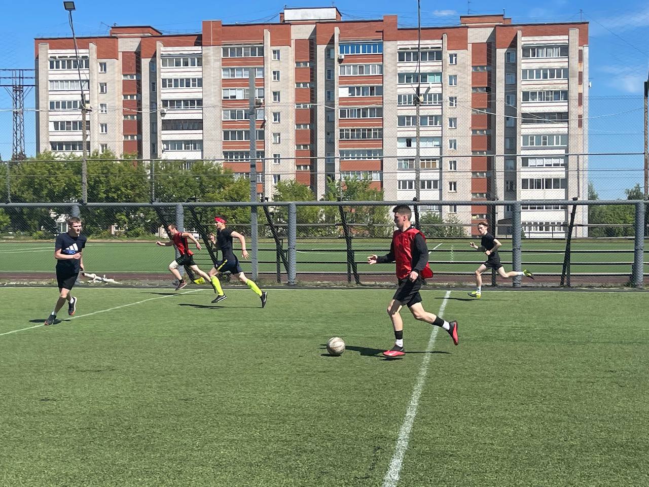 При поддержке Рахима Азимова в Кирове прошел турнир по дворовому футболу