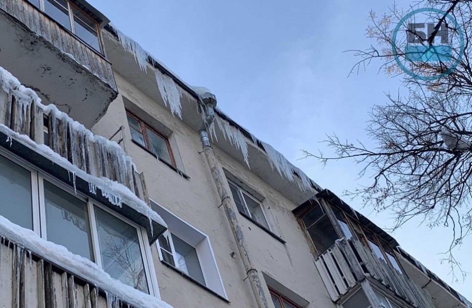 УК Кирова дали установку вовремя убирать снег и сосульки УК Кирова дали установку вовремя убирать снег и сосульки