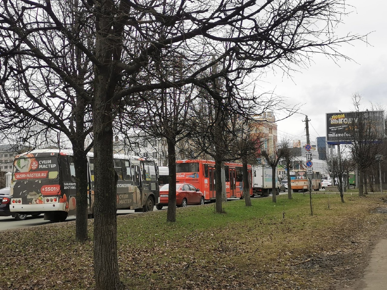 Из-за празднования Дня Победы 17 автобусов изменят свои маршруты