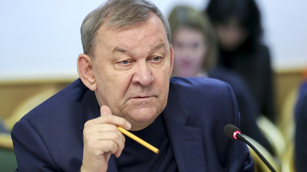 Фото новости от «Бизнес новости» Владимир Урин стал сопредседателем фестиваля «Гринландия» Новости от «Бизнес новостей» Владимир Урин стал сопредседателем фестиваля «Гринландия»