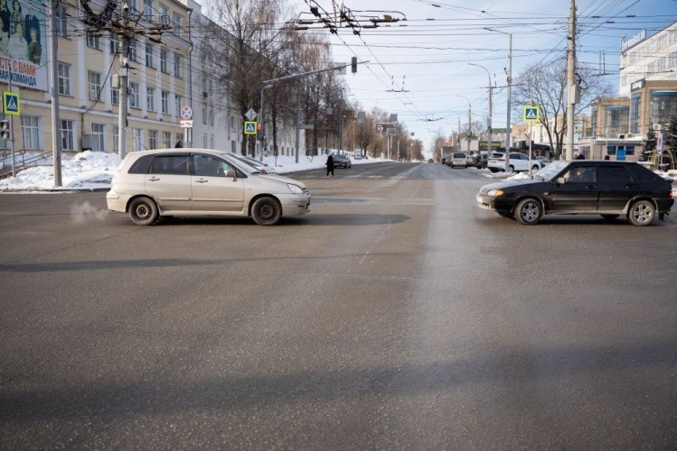 На перекрестке Воровского и К. Маркса сегодня изменят режим работы светофора