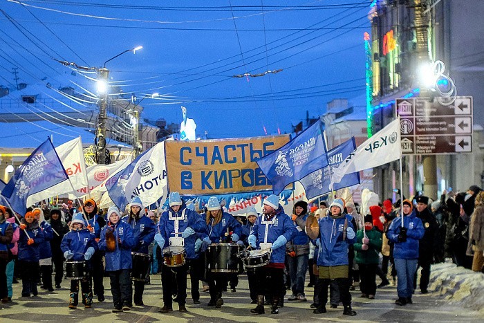 В новогоднем шествии по улицам Кирова приняли участие 5 тысяч человек 