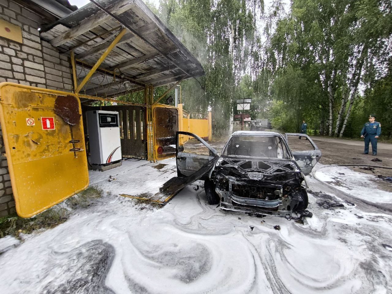 В Яранске вспыхнул автомобиль на газозаправочной станции В Яранске вспыхнул автомобиль на газозаправочной станции
