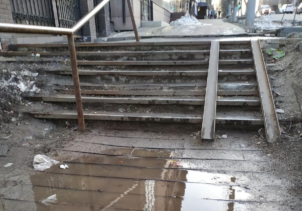 В Кирове занялись ремонтом лестниц