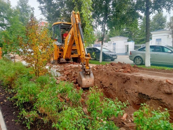 У Спасской площади заменят аварийное ограждение