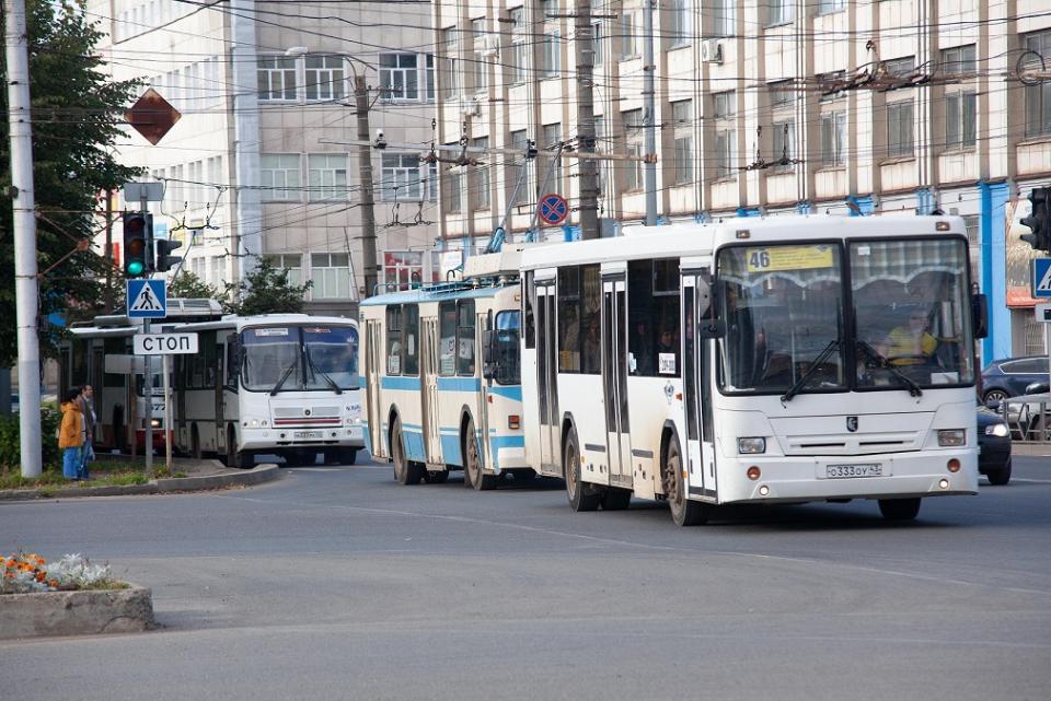 В Кирове общественники попросили у Осипова выделенные полосы для автобусов
