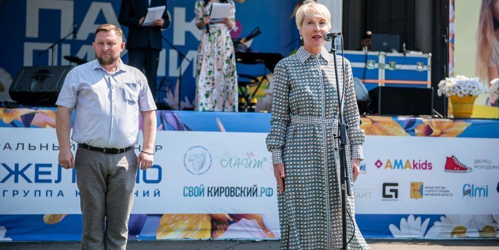 Вячеслав Симаков и Елена Ковалева попали в топ-20 медиаактивных глав столиц регионов