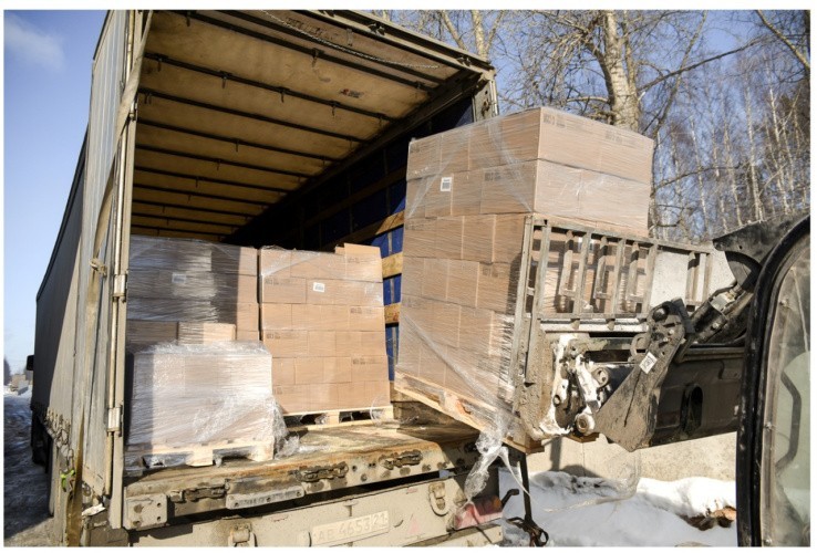 Азимов передал 6 тонн гуманитарной помощи жителям ДНР и ЛНР