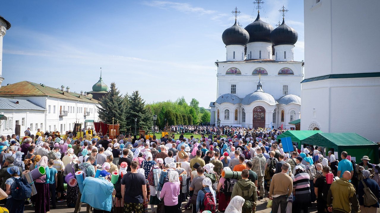 На маршруте Великорецкого крестного хода «Куприт» организовал новые  контейнерные площадки