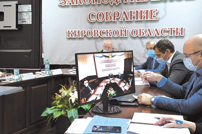 Заседание онлайн: Заксобрание одобрило инициативу о сокращении числа депутатов