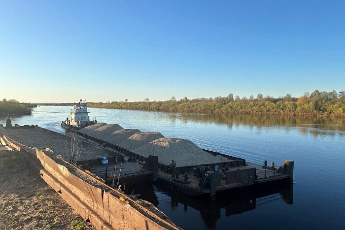 После восстановления речных грузоперевозок в кировский порт прибыла вторая баржа