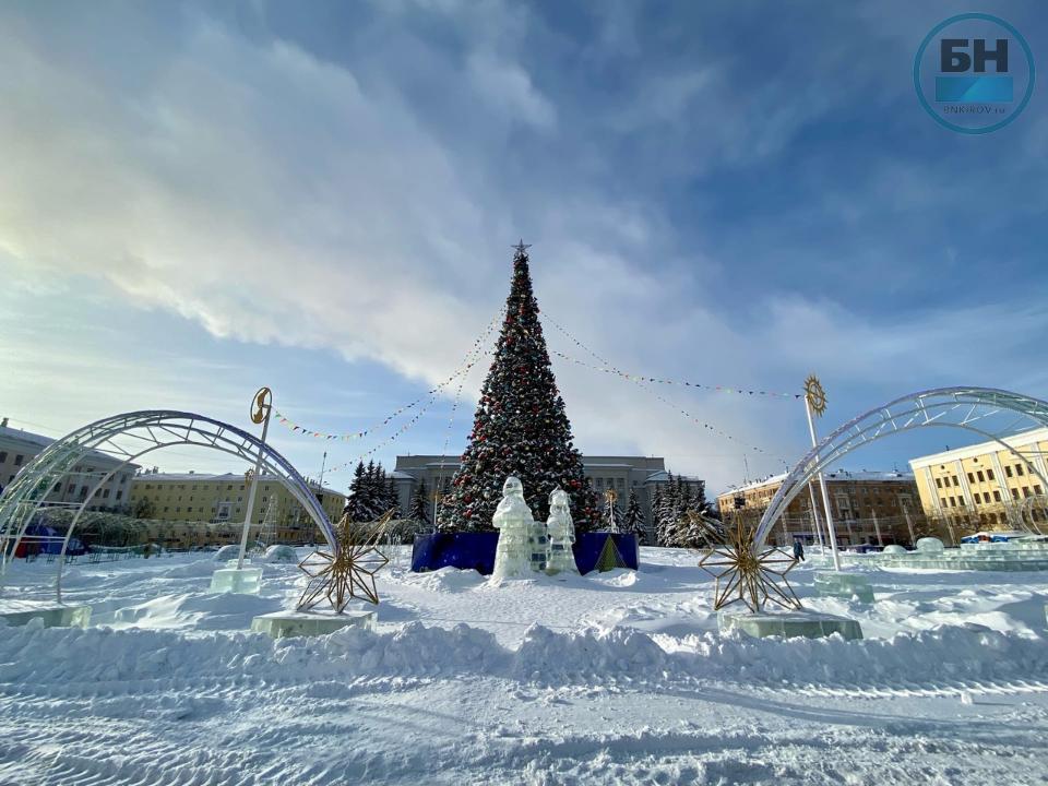 Совет при Осипове предложил изменить подход к новогоднему оформлению Театральной площади в Кирове