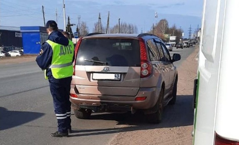 Автомобили двух жителей Кирово-Чепецка арестованы в ходе рейда по должникам