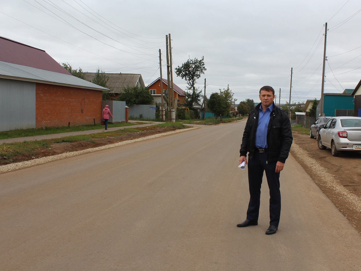 Новости от «Бизнес новостей» Депутат от "Родины" строит дороги и благоустраивает дворы